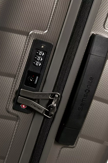 Валіза 75 см Samsonite Attrix KK8*15004 міцна та легка