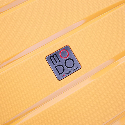 Середня валіза Modo by Roncato Starlight 2.0 423402/52