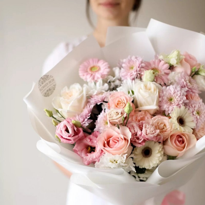 bolshoj-buket-s-romashkami-v-nezhnoj-gamme-№1067-1