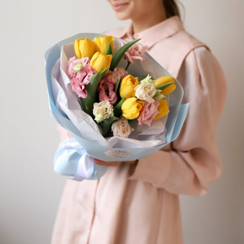 Тюльпаны и лизиантусы в Кишиневе