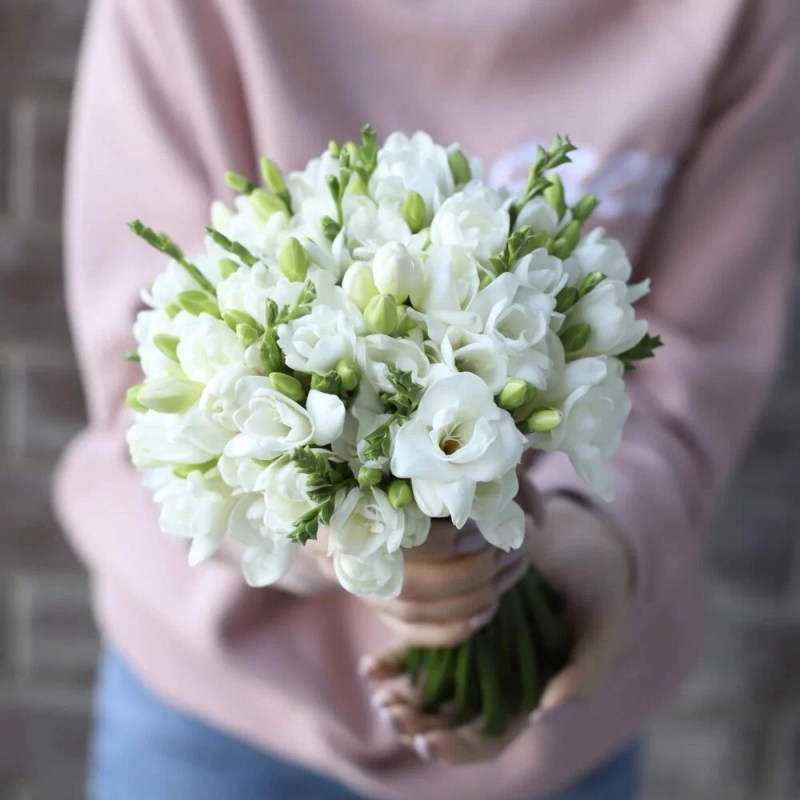 Букет невесты из фрезии Кишинев