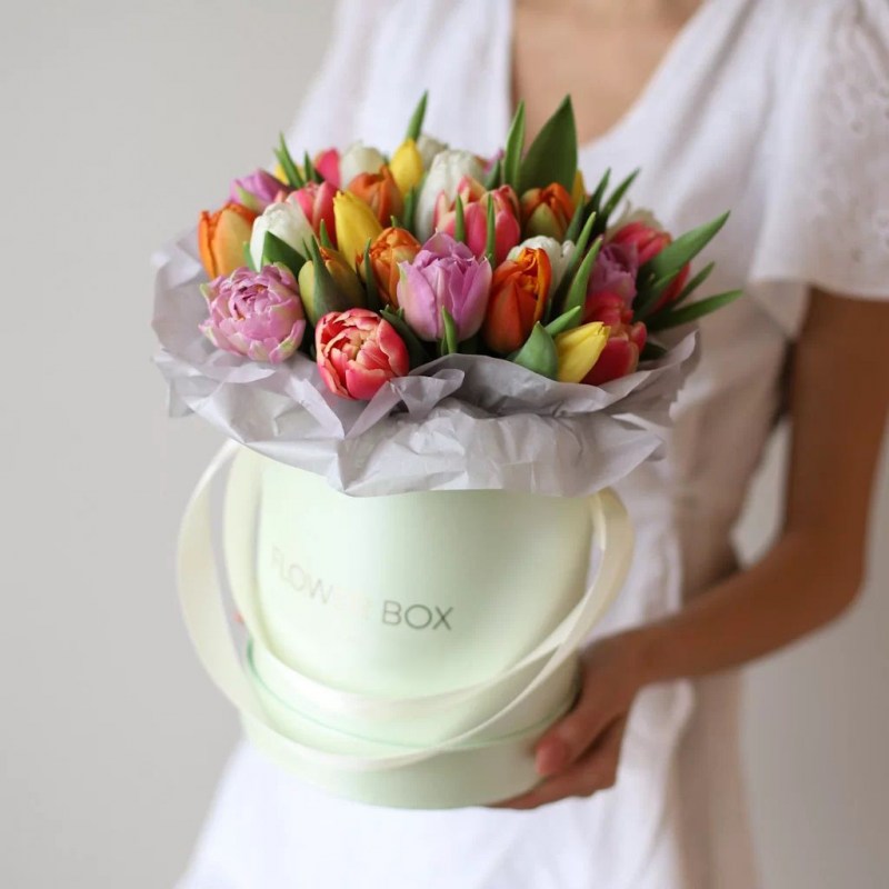 korobka-s-tyulpanami-razmera-s-31-sht-№1555