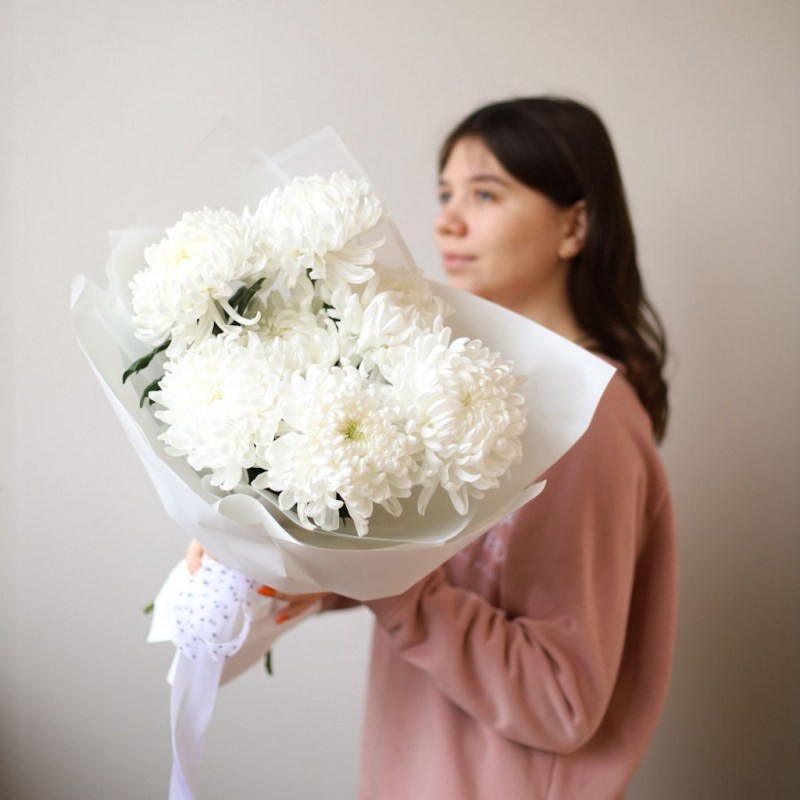 Белая хризантема в Кишиневе