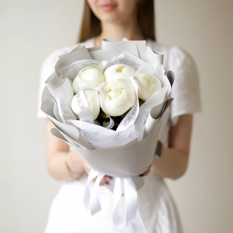 piony-belye-v-oformlenii-5-sht-№1686