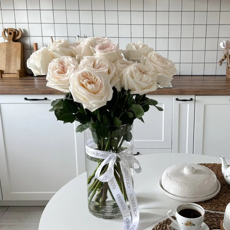 Розы в вазе Кишинев