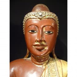 Antiker Mandalay-Buddha aus Holz mit roter Lackierung und Steinverzierung – Burma, Ende 19. Jahrhundert, 80 cm - T18