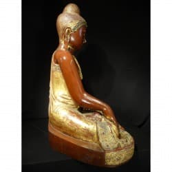 Antiker Mandalay-Buddha aus Holz mit roter Lackierung und Steinverzierung – Burma, Ende 19. Jahrhundert, 80 cm - T18