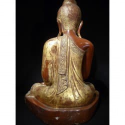 Antiker Mandalay-Buddha aus Holz mit roter Lackierung und Steinverzierung – Burma, Ende 19. Jahrhundert, 80 cm - T18