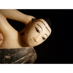 Antiker liegender Mandalay-Buddha aus bemaltem Alabaster – Burma, Ende 19. Jahrhundert, 49 cm - A28