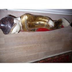 Large Reclining Mandalay Buddha in Alabaster with Gilding and Stone Inlay – Burma, 19th Century, 90 cm - A19