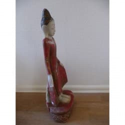 Antiker stehender Shan-Buddha aus Alabaster mit roter Bemalung – Burma, um 1900, 70 cm - A05