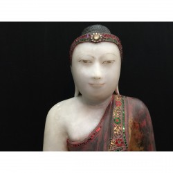 Antiker Mandalay-Buddha aus Alabaster mit Steinverzierung – Burma, 19. Jahrhundert, 54 cm - A137