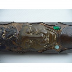 Antike Opiumspfeife mit Stein- und Münzeinlagen – Indien, Anfang 20. Jahrhundert - AND100