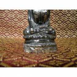 Antiker Shan-Buddha aus Silber mit Holzkern – Burma, Ende 19. Jahrhundert, 11 cm - S5
