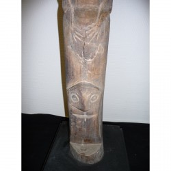 Doppelgesichtige Schutzfigur aus Nordburma – Holz, Anfang 20. Jahrhundert - AND110