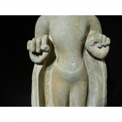 Stehender Buddha aus Sandstein – Kambodscha/Indien, Ende 17. Jahrhundert - AND29