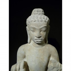 Stehender Buddha aus Sandstein – Kambodscha/Indien, Ende 17. Jahrhundert - AND29