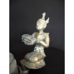 Außergewöhnlich seltener Shan-Buddha aus Silberbronze mit Inschriften – Burma, 17.–18. Jahrhundert, 50 cm - BR202