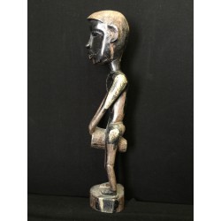 Ausdrucksstarke geschnitzte Holzfigur, vermutlich Indonesien – 19./20. Jahrhundert - AND225