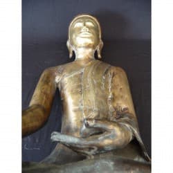 Außergewöhnlich seltener Shan-Buddha aus Silberbronze mit Inschriften – Burma, 17.–18. Jahrhundert, 50 cm - BR202