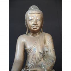 Antiker Mandalay-Buddha aus Bronze mit Inschrift – Burma, 19. Jahrhundert, 39 cm - BR203