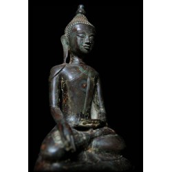 Großer Awa-Buddha aus Bronze mit Literaturreferenz – Burma, 18. Jahrhundert, 47 cm - BR233