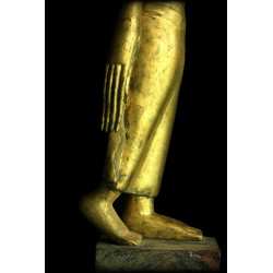 Antiker gehender Buddha aus Holz – Laos, 17.–18. Jahrhundert, 105 cm - T137