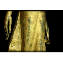 Antiker stehender Buddha aus Holz – Laos, 18.–19. Jahrhundert, 105 cm - T138