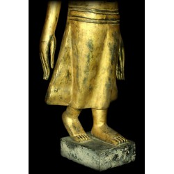 Antiker stehender Buddha aus Holz – Laos, 18.–19. Jahrhundert, 105 cm - T138