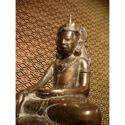 Seltener Shan-Buddha aus Silberbronze mit schöner Patina – Burma, 17.–18. Jahrhundert, 23 cm - BR211