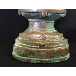 Klassischer Shan-Buddha aus patinierter Bronze auf Thron – Burma, 18. Jahrhundert, 24 cm - BR252