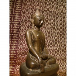 Antiker Shan-Buddha aus patinierter Bronze auf besonderem Thron – Burma, 1700–1750, 24 cm - BR68