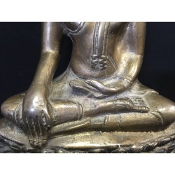 Chiang-Saen-Buddha aus Bronze auf Thron – Thailand, Ende 19. Jahrhundert, 29 cm - BR274