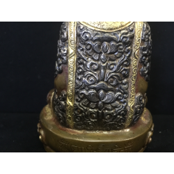 Seltener meditierender Nepal-Buddha mit vergoldetem Gesicht und Inschrift – 13 cm - BR284