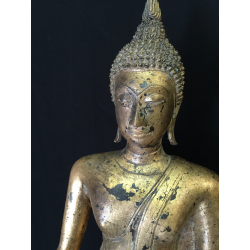 Großer vergoldeter Bangkok-Buddha auf durchbrochenem Thron – Thailand, Mitte 20. Jahrhundert, 74 cm - BR287