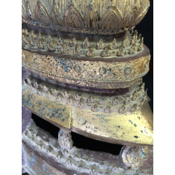 Großer vergoldeter Bangkok-Buddha auf durchbrochenem Thron – Thailand, Mitte 20. Jahrhundert, 74 cm - BR287