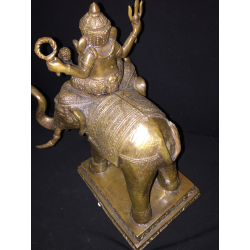 Ganesha auf dreiköpfigem Elefanten aus Bronze – Indien, Anfang 20. Jahrhundert - AND283