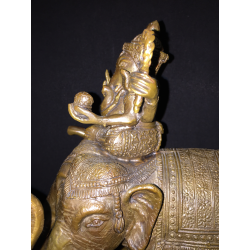 Ganesha auf dreiköpfigem Elefanten aus Bronze – Indien, Anfang 20. Jahrhundert - AND283