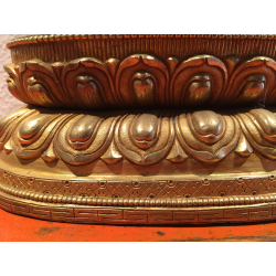 Medizin-Buddha (Bhaisajyaguru) aus Bronze/Kupfer mit Feuervergoldung – Nepal, 36 cm - BR298