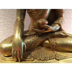 Medizin-Buddha (Bhaisajyaguru) aus Bronze/Kupfer mit Feuervergoldung – Nepal, 36 cm - BR298
