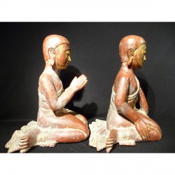 Pair of Monks in Red Lacquer with Stone Inlays from Burma - Munke-012
