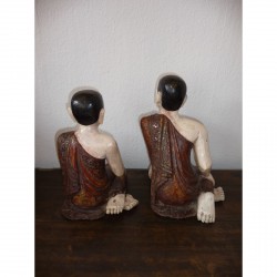 Pair of Monks in Red Lacquer with Stone Inlays from Burma - Munke-012