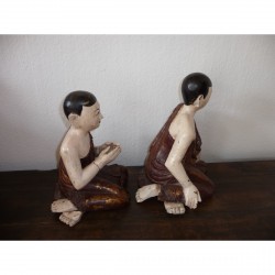 Pair of Monks in Red Lacquer with Stone Inlays from Burma - Munke-012