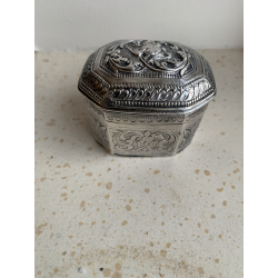 Sølv boks med elefant motiv