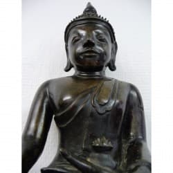 Antiker Buddha aus dunkel patinierter Bronze auf Thron – Burma, 18. Jahrhundert, 41 cm - BR127