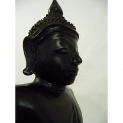 Antiker Buddha aus dunkel patinierter Bronze auf Thron – Burma, 18. Jahrhundert, 41 cm - BR127