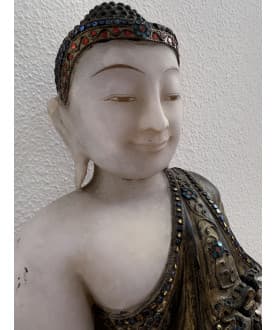 High-end Mandalay Buddha i alabast med sten – Burma, 1800-tallet, 52 cm - A182