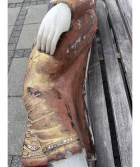 Stor liggende Mandalay Buddha i alabast med forgyldning og sten – Burma, 1800-tallet, 103 cm - A188