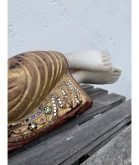 Large Reclining Mandalay Buddha in Alabaster with Gilding and Stone Inlay – Burma, 19th Century, 103 cm - A188