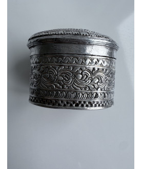 Small Silver Box with Floral Pattern – Sil-0151